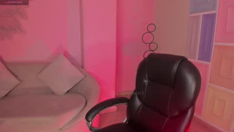 Snapshot of allyjensen chatting on November 29, 2025, 10:18 am Alisson online show from November 29, 2025, 10:18 am