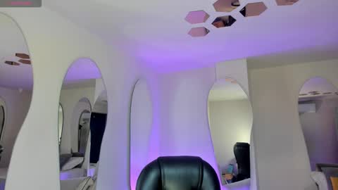 Snapshot of allyjensen chatting on November 30, 2025, 10:19 am Alisson online show from November 30, 2025, 10:19 am