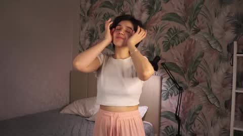 Snapshot of allynstuddard chatting on December 16, 2025, 4:28 am Emily online show from December 16, 2025, 4:28 am