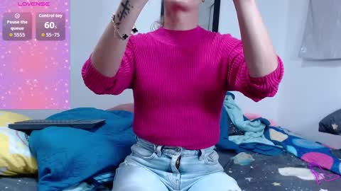 Snapshot of allysonstonne chatting on October 19, 2025, 12:11 am Allysonstonnes online show from October 19, 2025, 12:11 am