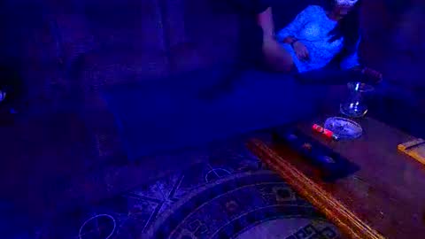 LaraIan online show from December 4, 2025, 2:59 pm