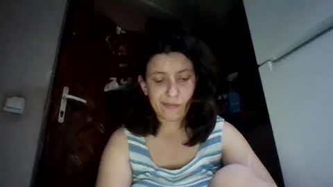 Snapshot of alma_amy chatting on January 5, 2025, 8:52 pm Alma online show from January 5, 2025, 8:52 pm