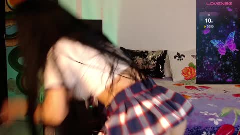 alma_art_ online show from December 16, 2024, 11:50 pm