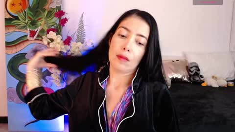 alma_art_ online show from February 7, 2025, 9:15 pm