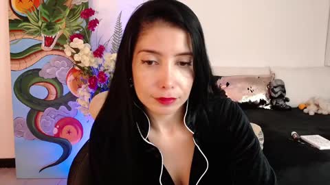 alma_art_ online show from February 11, 2025, 1:20 am