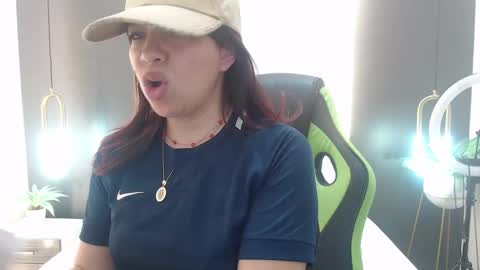 Snapshot of alma_fenix chatting on February 1, 2025, 12:05 pm ALMA FENIX online show from February 1, 2025, 12:05 pm