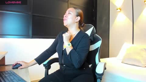 ALMA FENIX  online show from October 14, 2025, 12:28 pm