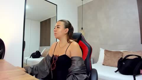 ALMA FENIX  online show from October 22, 2025, 12:27 pm