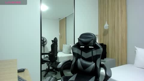 ALMA FENIX  online show from December 16, 2025, 12:32 pm