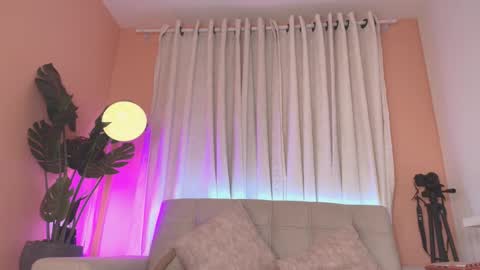 Snapshot of almacastillo2 chatting on December 21, 2025, 1:57 am Alma Castillo online show from December 21, 2025, 1:57 am