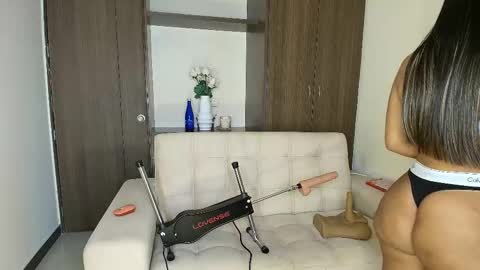 Snapshot of almacastillo2 chatting on March 4, 2026, 2:06 am Alma Castillo online show from March 4, 2026, 2:06 am