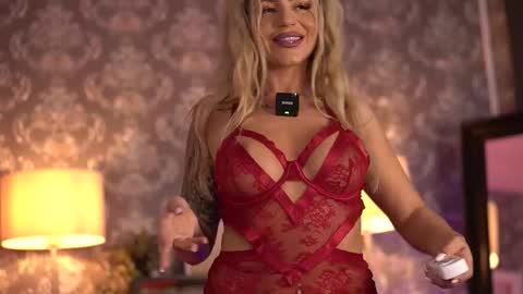 Snapshot of almavelia chatting on October 6, 2025, 7:00 pm Alma online show from October 6, 2025, 7:00 pm