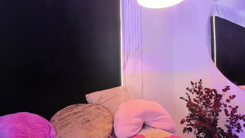 Snapshot of almendraevans chatting on February 7, 2025, 3:19 pm ALMENDRAEVANS online show from February 7, 2025, 3:19 pm