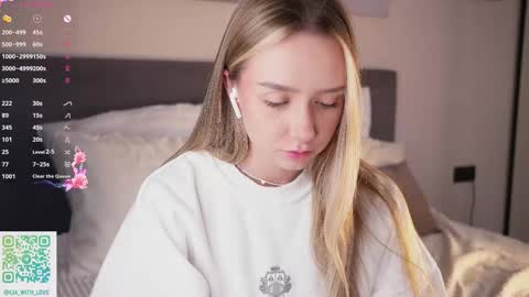 Lia online show from October 14, 2025, 3:07 am