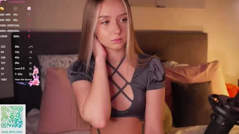 Lia online show from November 22, 2025, 3:27 am