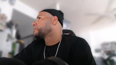 simplyfaded online show from October 17, 2025, 2:26 am