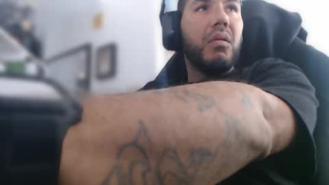 simplyfaded online show from November 1, 2025, 9:28 pm