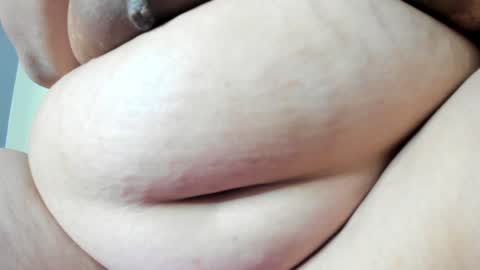Snapshot of alondra_zaens chatting on January 4, 2025, 11:06 pm Alondra online show from January 4, 2025, 11:06 pm