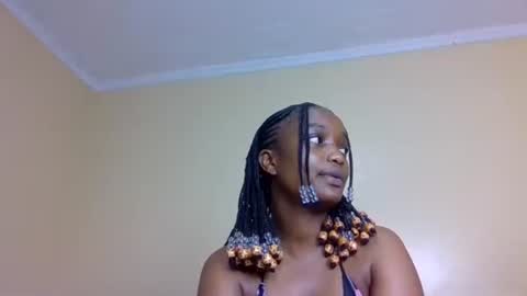 Snapshot of alora_bby chatting on November 17, 2025, 12:33 pm Elly online show from November 17, 2025, 12:33 pm