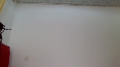 Snapshot of alora_bby chatting on November 24, 2025, 12:10 am Elly online show from November 24, 2025, 12:10 am