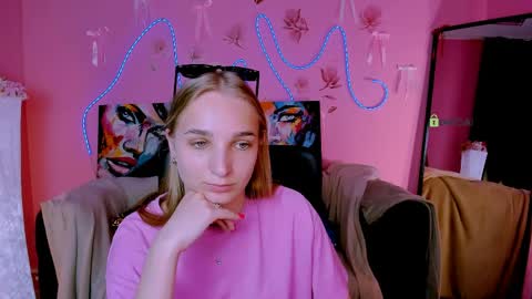 Snapshot of alorea_faye chatting on May 25, 2026, 5:46 am Alorea online show from May 25, 2026, 5:46 am