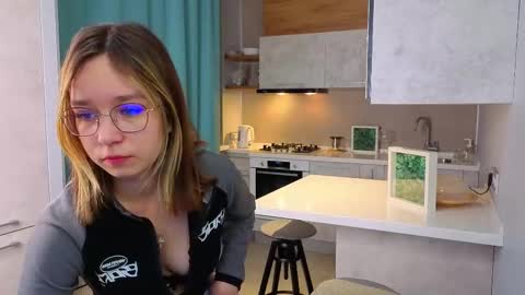 Snapshot of alorianna chatting on December 4, 2025, 3:54 pm Alorena online show from December 4, 2025, 3:54 pm