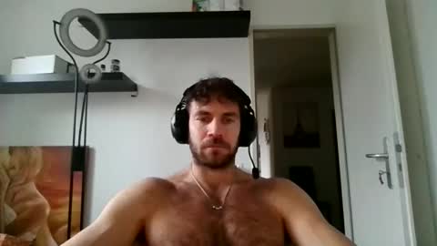 alphah_hunk online show from December 2, 2025, 2:01 pm