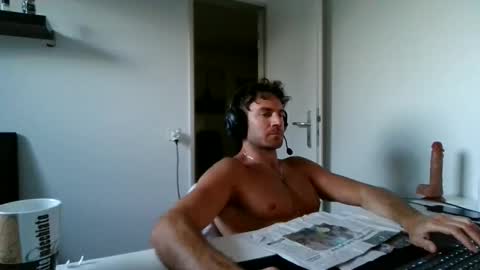alphah_hunk online show from April 29, 2026, 6:25 pm