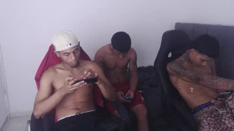 alphas_latins online show from May 30, 2026, 6:21 am
