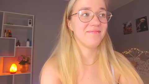 Snapshot of aluntick chatting on February 25, 2025, 8:09 pm Amelia NEXT STREAM online show from February 25, 2025, 8:09 pm