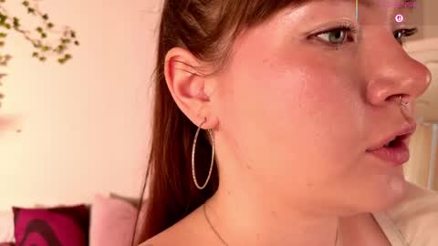 Lilu online show from May 13, 2026, 5:38 am