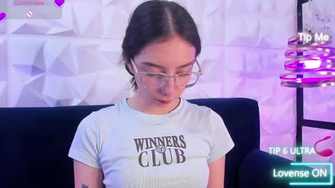 Snapshot of alys_molly chatting on December 30, 2024, 11:15 am sopie online show from December 30, 2024, 11:15 am