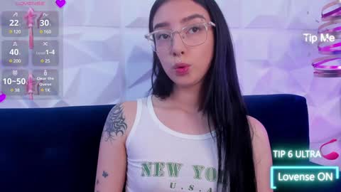 Snapshot of alys_molly chatting on January 4, 2025, 2:14 pm sopie online show from January 4, 2025, 2:14 pm