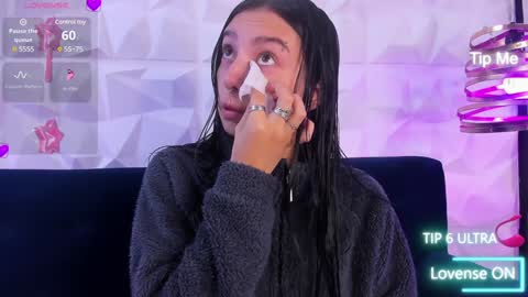 Snapshot of alys_molly chatting on January 7, 2025, 11:05 am sopie online show from January 7, 2025, 11:05 am