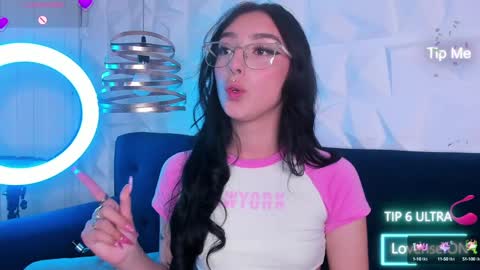 Snapshot of alys_molly chatting on January 11, 2025, 5:07 pm sopie online show from January 11, 2025, 5:07 pm