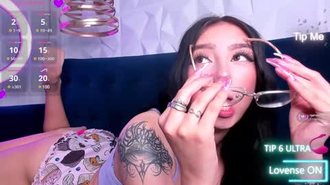 Snapshot of alys_molly chatting on January 18, 2025, 2:12 pm sopie online show from January 18, 2025, 2:12 pm