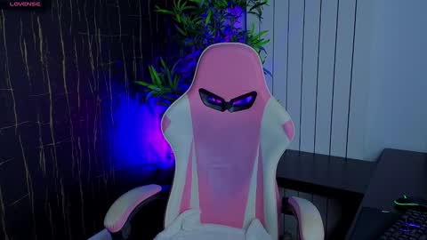 Snapshot of alyseruss chatting on October 31, 2025, 7:37 pm Alyse online show from October 31, 2025, 7:37 pm