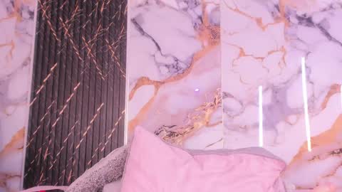 alyson__a online show from April 15, 2026, 2:35 pm