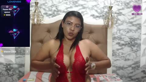 Snapshot of alyson_milf chatting on January 22, 2025, 12:27 am alyson online show from January 22, 2025, 12:27 am