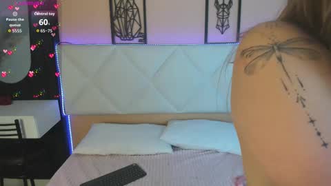 Snapshot of alyy_cooper_ chatting on September 18, 2025, 12:18 pm Aly online show from September 18, 2025, 12:18 pm