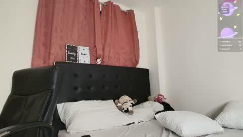 Snapshot of amabella_w chatting on January 27, 2025, 11:00 pm Isabella online show from January 27, 2025, 11:00 pm