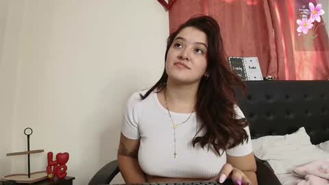 Snapshot of amabella_w chatting on February 4, 2025, 7:44 pm Isabella online show from February 4, 2025, 7:44 pm