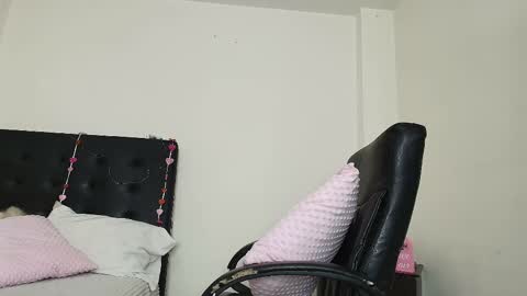 Snapshot of amabella_w chatting on February 10, 2025, 10:51 pm Isabella online show from February 10, 2025, 10:51 pm