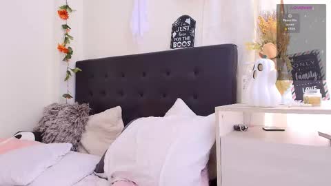 Snapshot of amabella_w chatting on October 23, 2025, 7:01 pm Isabella online show from October 23, 2025, 7:01 pm