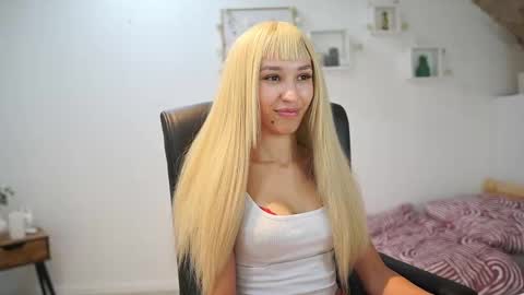 Amai  Liu online show from September 22, 2025, 6:32 pm