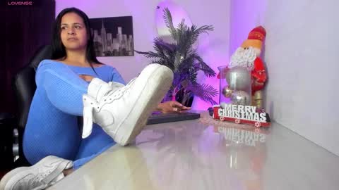 anny online show from November 27, 2025, 2:13 am