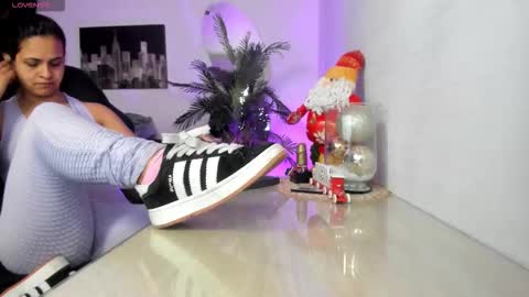 anny online show from November 30, 2025, 2:37 am