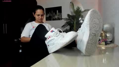 anny online show from December 16, 2025, 2:38 am