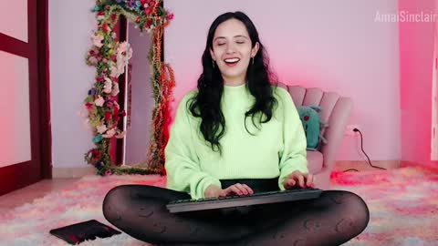 Snapshot of amaisinclair chatting on February 2, 2025, 12:13 pm Amai Sinclair online show from February 2, 2025, 12:13 pm