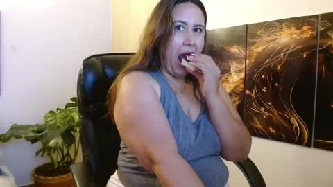 Snapshot of amalia_brunette chatting on April 21, 2026, 1:42 am AMALIA online show from April 21, 2026, 1:42 am
